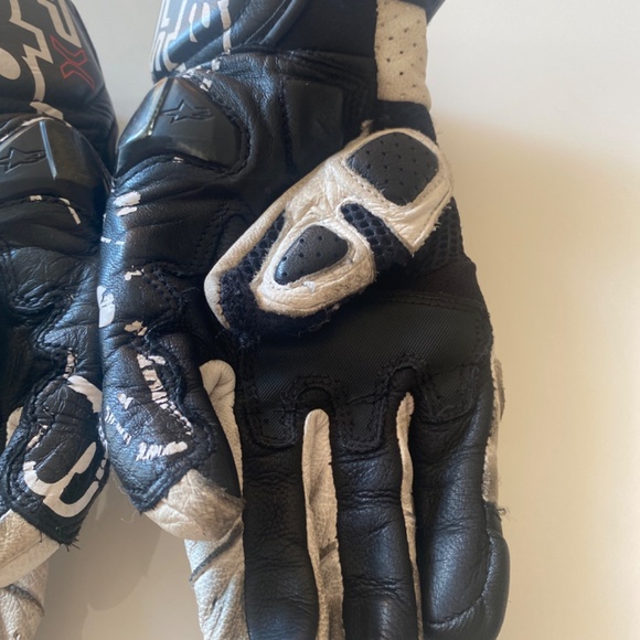 Woman’s Stella SP X Air Carbon Motorcycle Glove Full Grain Leather Short Cuff - Picture 6 of 14